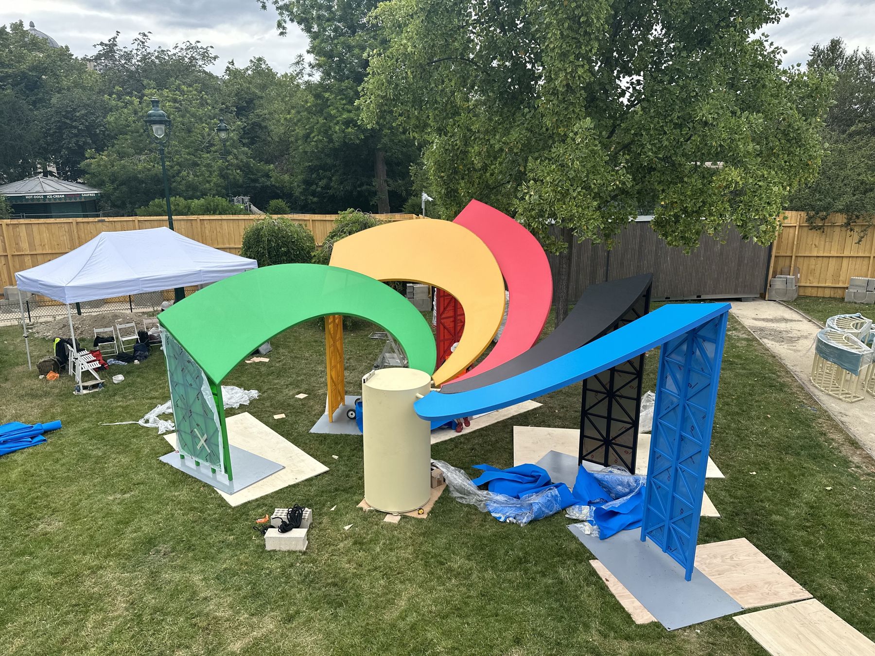 Montage des arches colorées