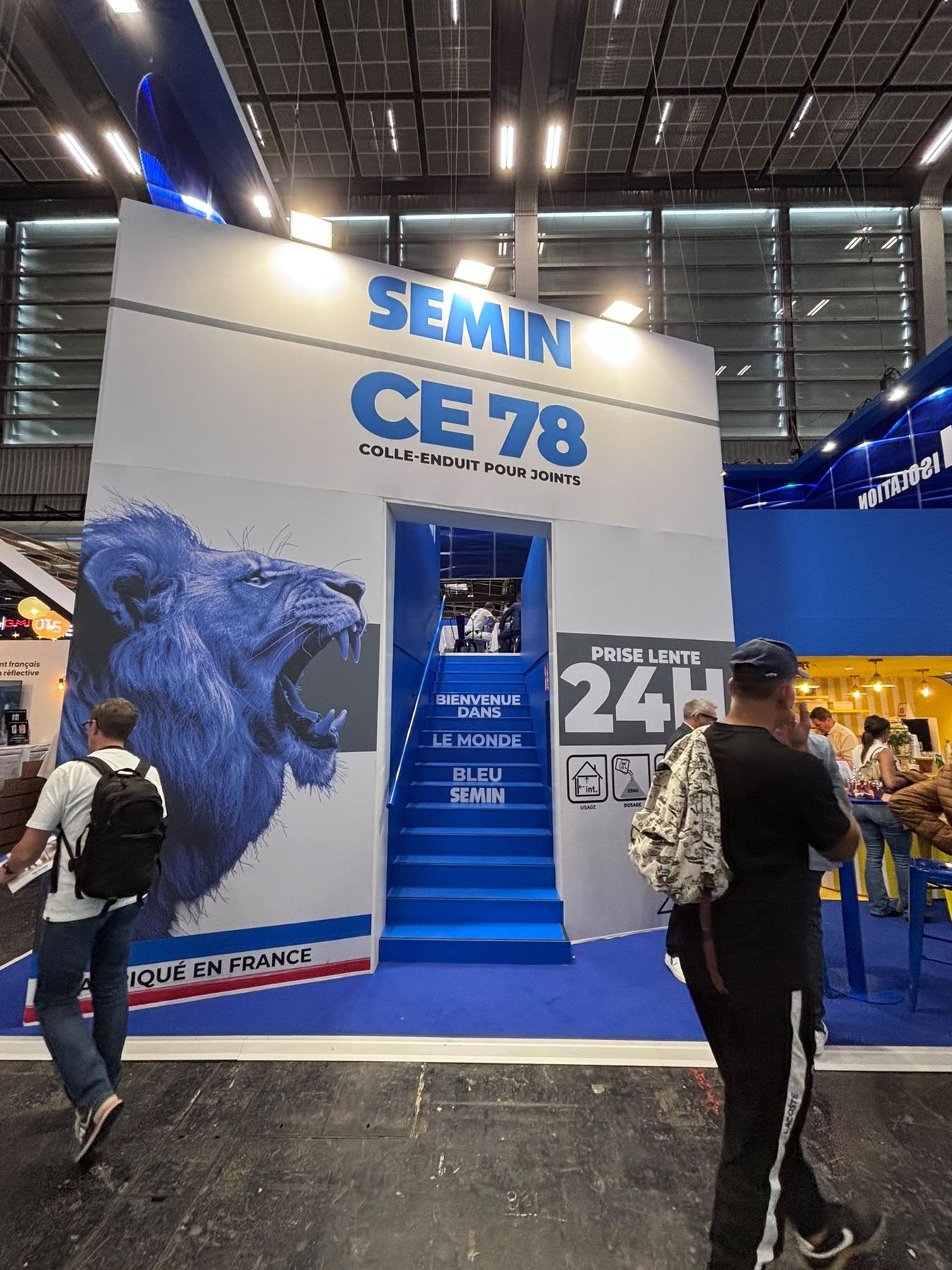 Entrée produit CE 78 avec fresque de lion